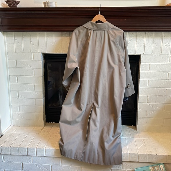 Vintage Burberry Trench Coat in Gray 42 H1 - Picture 2 of 10